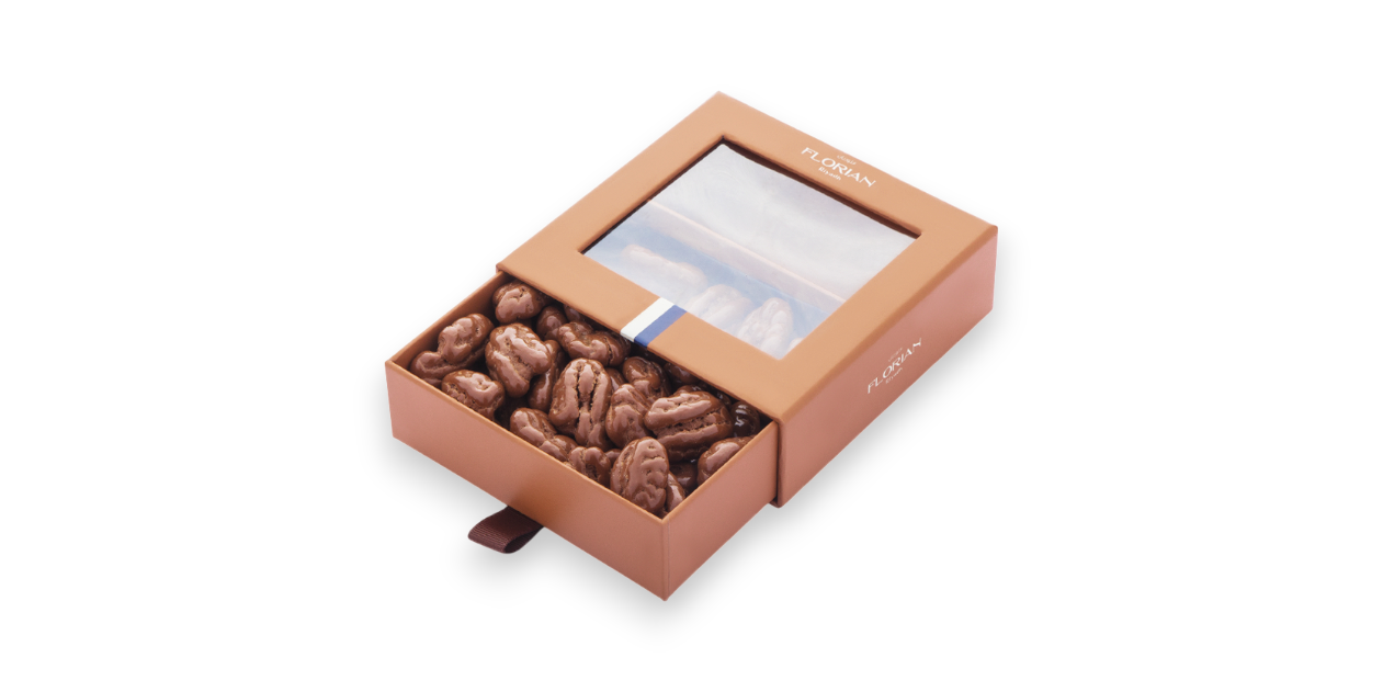 Dragée Pecan Coated with Milk Chocolate